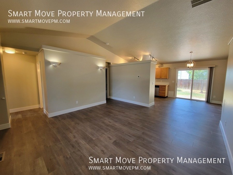 3 Bed + Office, w/ Solar Power in heart of Meridian. Available Immediately! property image