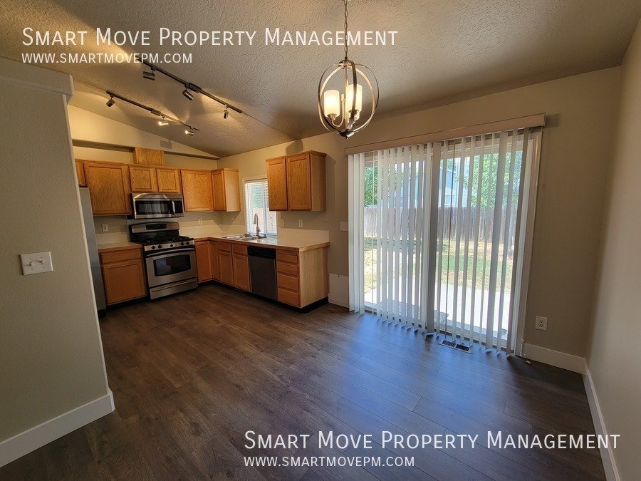 3 Bed + Office, w/ Solar Power in heart of Meridian. Available Immediately! property image