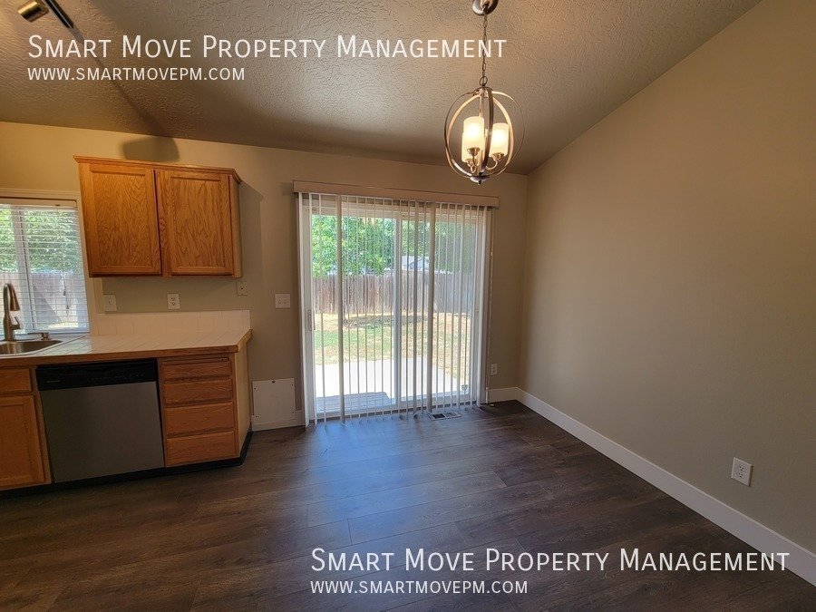 3 Bed + Office, w/ Solar Power in heart of Meridian. Available Immediately! property image