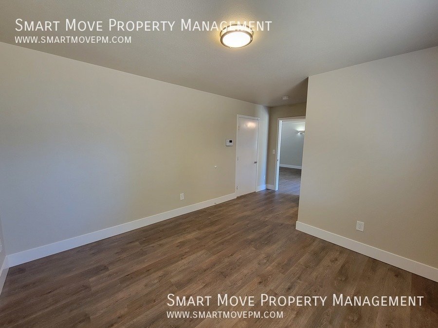 3 Bed + Office, w/ Solar Power in heart of Meridian. Available Immediately! property image