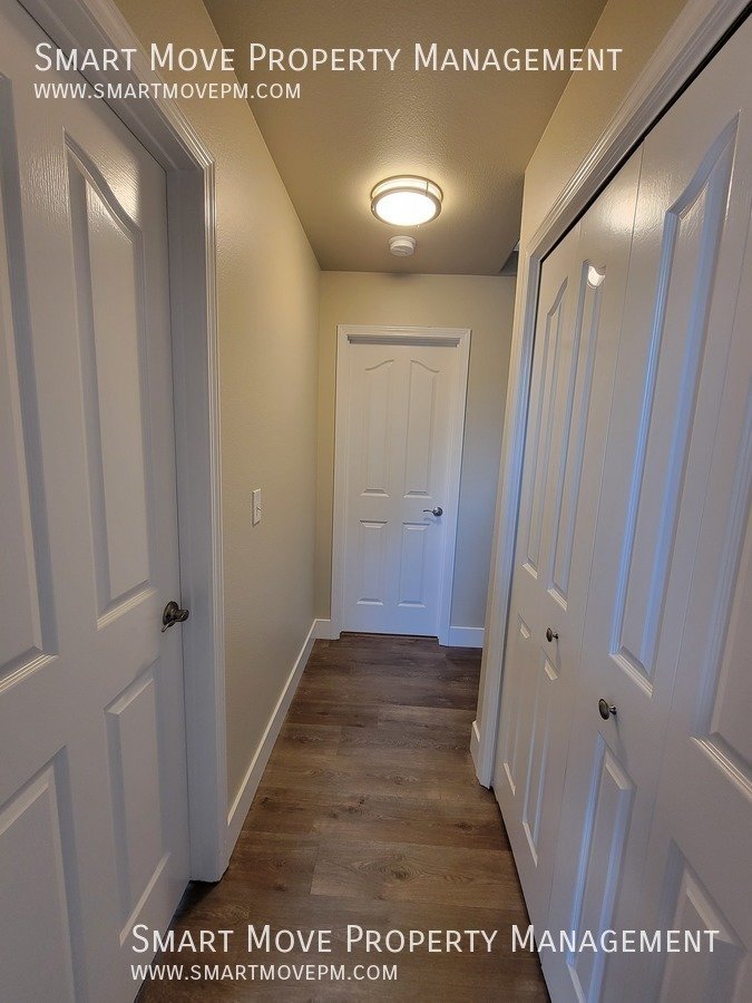 3 Bed + Office, w/ Solar Power in heart of Meridian. Available Immediately! property image