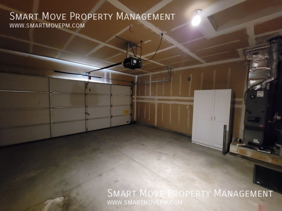 3 Bed + Office, w/ Solar Power in heart of Meridian. Available Immediately! property image