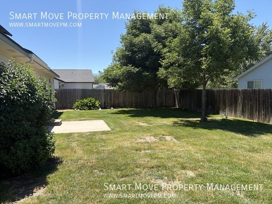 3 Bed + Office, w/ Solar Power in heart of Meridian. Available Immediately! property image