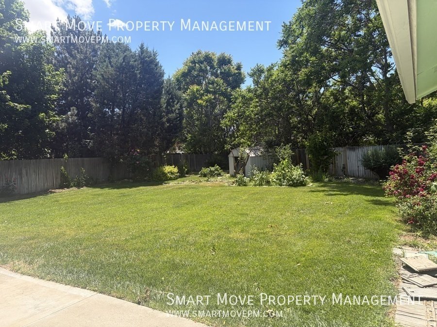 Charming 4 bedroom in Meridian with oversized back yard property image