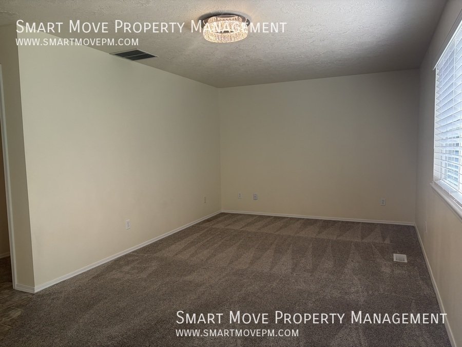 Charming 4 bedroom in Meridian with oversized back yard property image