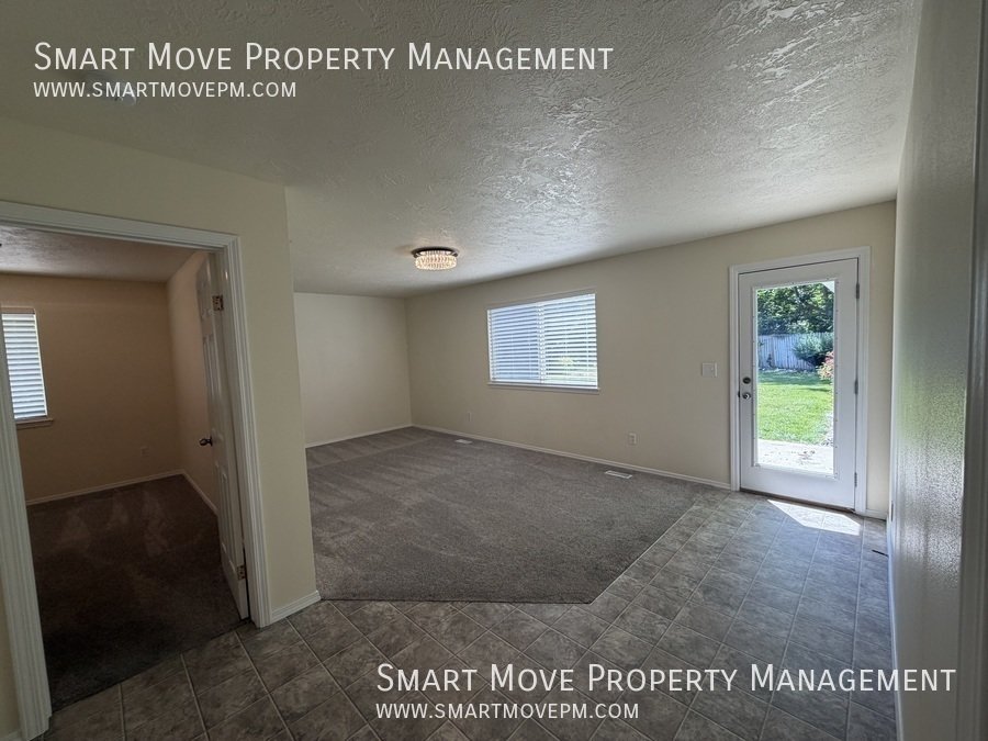 Charming 4 bedroom in Meridian with oversized back yard property image