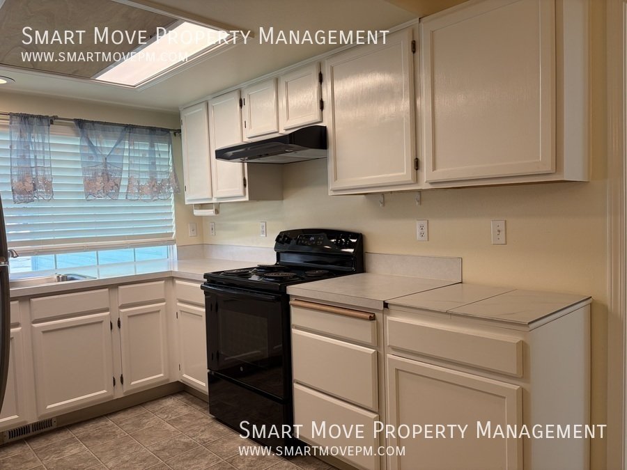 Charming 4 bedroom in Meridian with oversized back yard property image