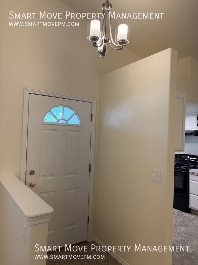 Charming 4 bedroom in Meridian with oversized back yard property image