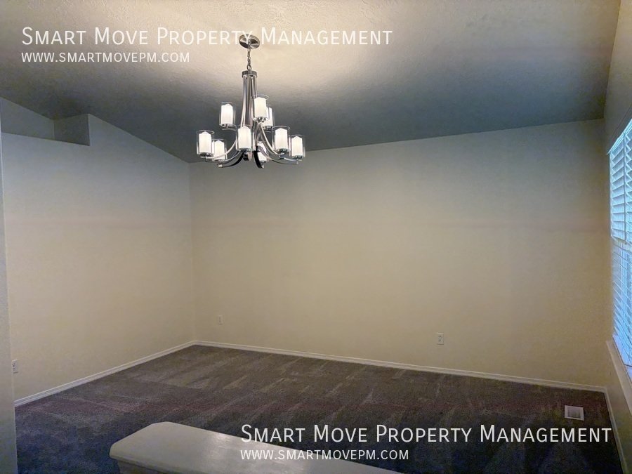 Charming 4 bedroom in Meridian with oversized back yard property image