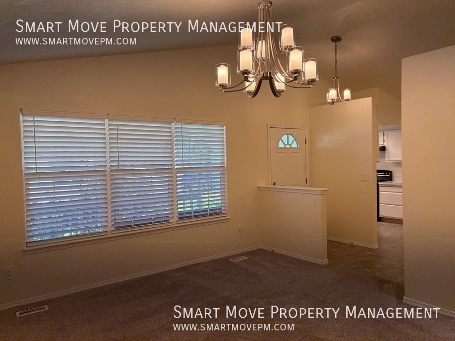 Charming 4 bedroom in Meridian with oversized back yard property image