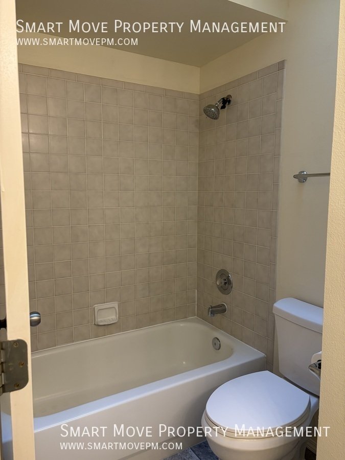 Charming 4 bedroom in Meridian with oversized back yard property image
