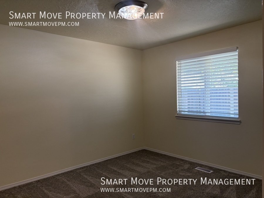 Charming 4 bedroom in Meridian with oversized back yard property image