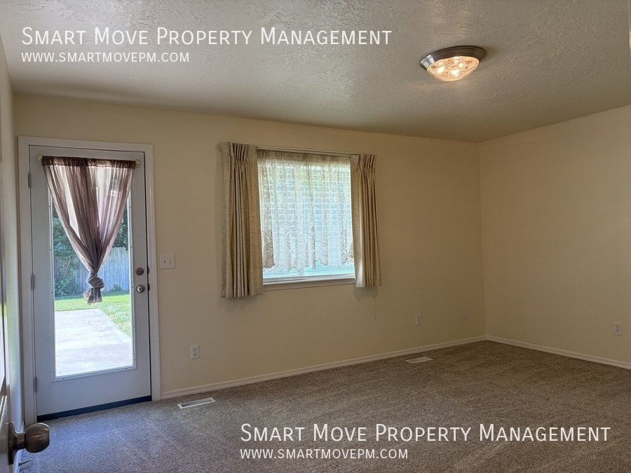 Charming 4 bedroom in Meridian with oversized back yard property image