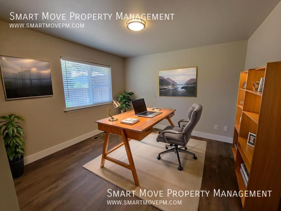 3 Bed + Office, w/ Solar Power in heart of Meridian. Available Immediately! property image