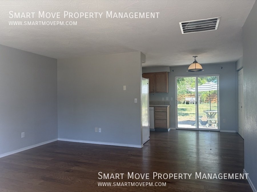 Charming 3 bed, single story home Willow Lane Park property image