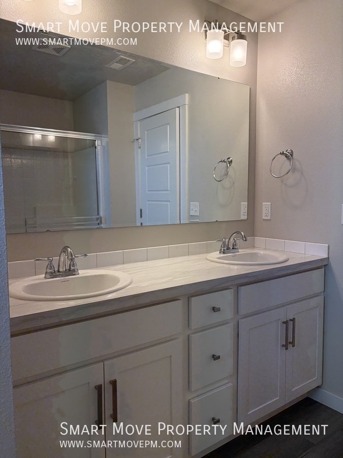 Beautiful 3 bed, 2 story home near Costco property image