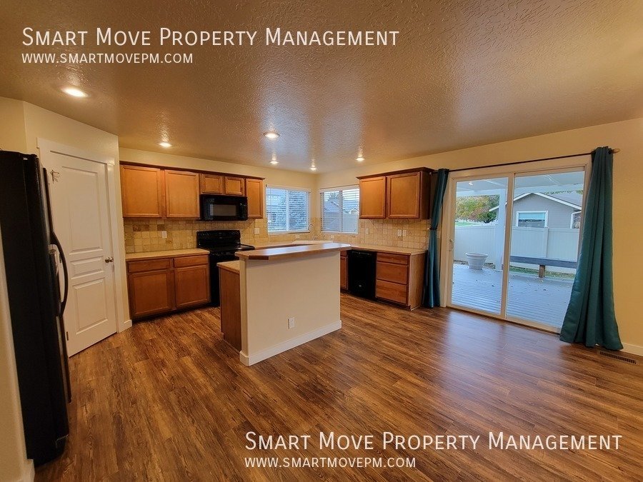 Huge Meridian 4 bedroom, RV Parking, Neighborhood Park property image