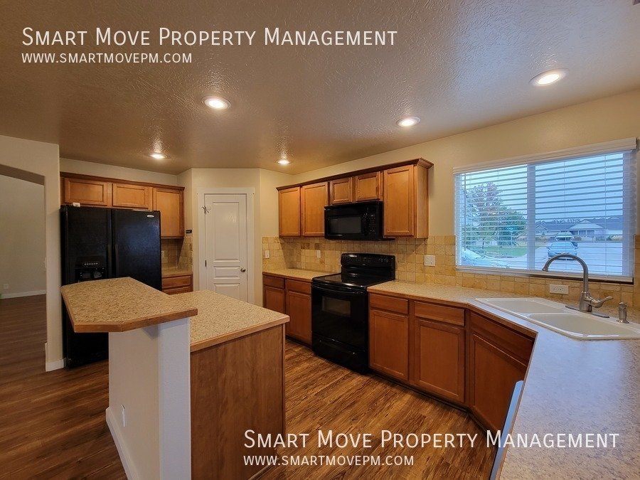 Huge Meridian 4 bedroom, RV Parking, Neighborhood Park property image