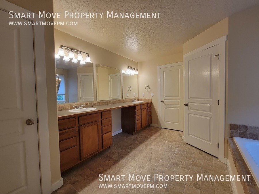 Huge Meridian 4 bedroom, RV Parking, Neighborhood Park property image