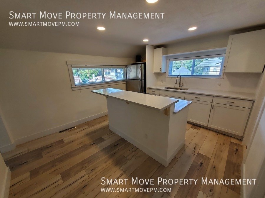 Historic North End 1 bdrm. Walk to Hyde Park, Camel Back, Co-op. Unit #4 property image