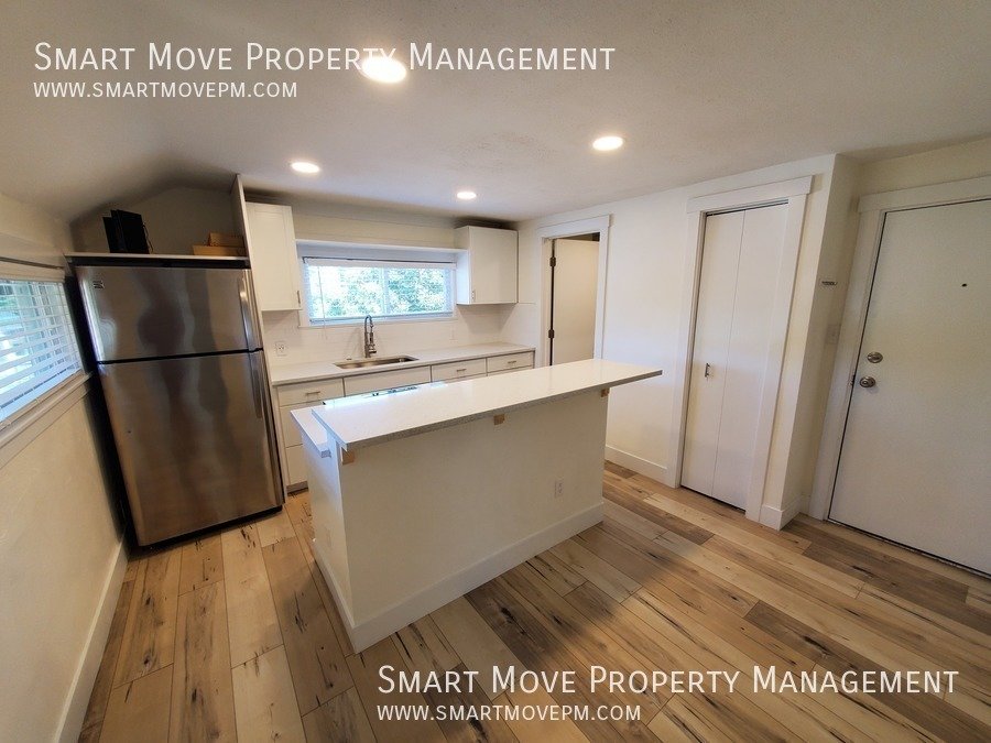 Historic North End 1 bdrm. Walk to Hyde Park, Camel Back, Co-op. Unit #4 property image