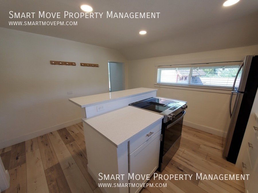 Historic North End 1 bdrm. Walk to Hyde Park, Camel Back, Co-op. Unit #4 property image