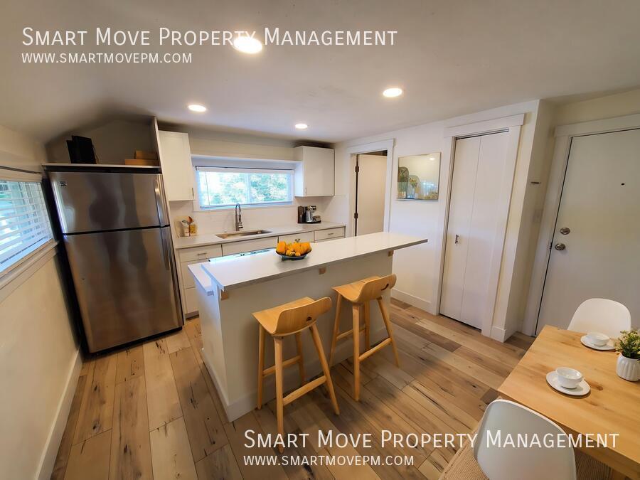 Historic North End 1 bdrm. Walk to Hyde Park, Camel Back, Co-op. Unit #4 property image