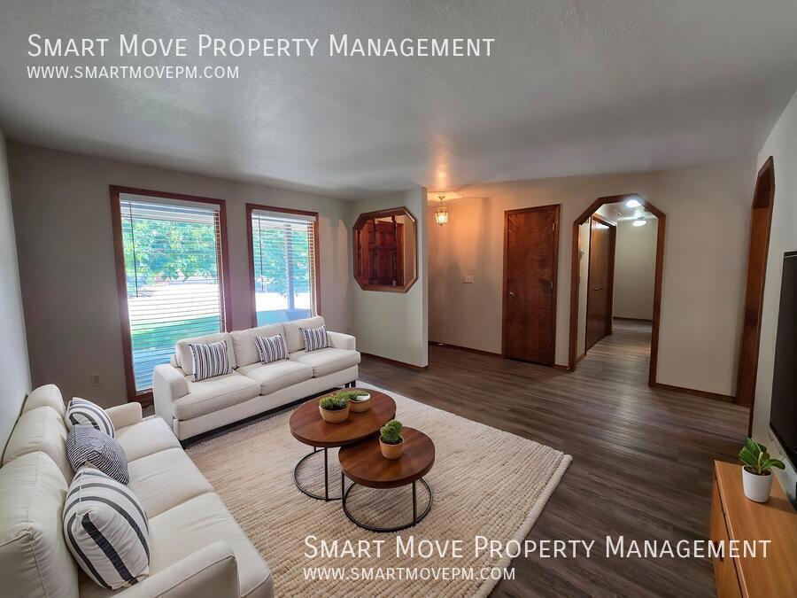 Mid Century in SE Boise. Near Bown Crossing, Barber Park, Greenbelt, River property image