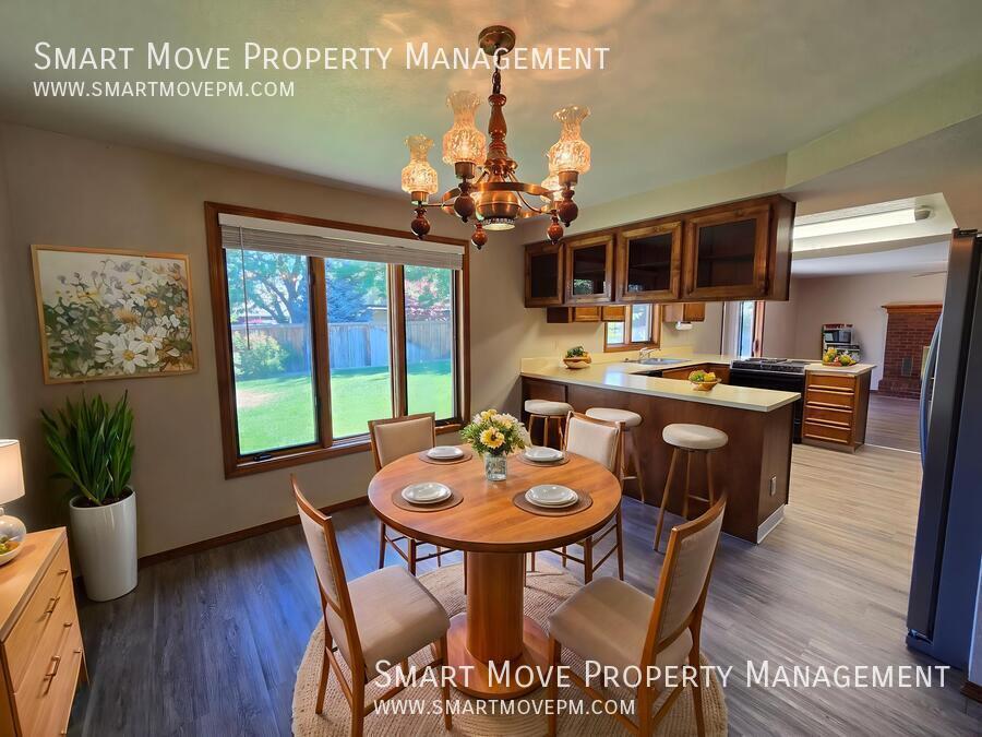 Mid Century in SE Boise. Near Bown Crossing, Barber Park, Greenbelt, River property image