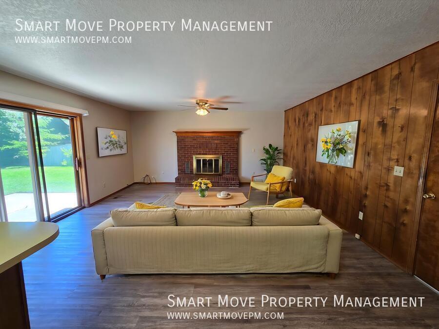 Mid Century in SE Boise. Near Bown Crossing, Barber Park, Greenbelt, River property image
