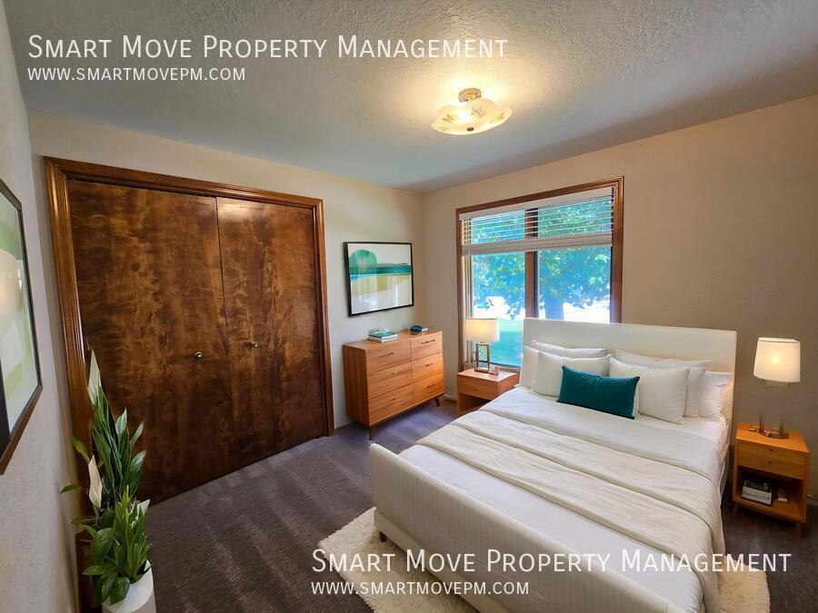 Mid Century in SE Boise. Near Bown Crossing, Barber Park, Greenbelt, River property image