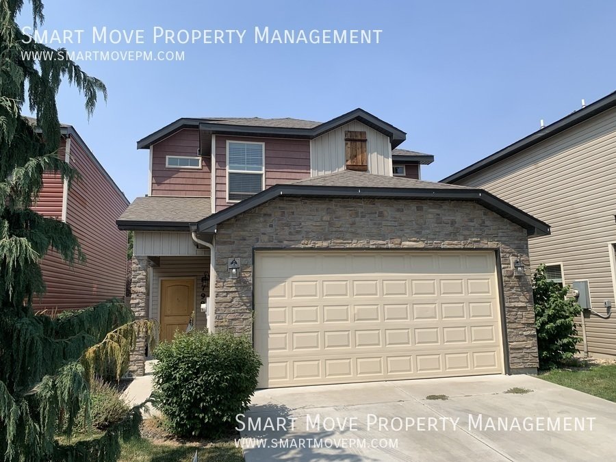 Adorable Two Story off Maple Grove. Neighborhood Pool, Park, Gym. Yard Care included property image