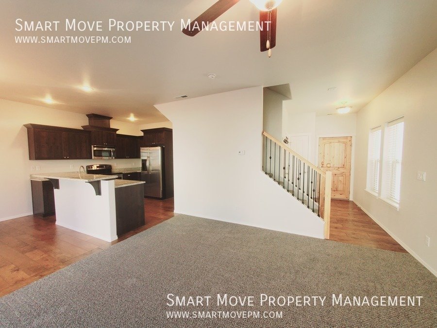 Adorable Two Story off Maple Grove. Neighborhood Pool, Park, Gym. Yard Care included property image