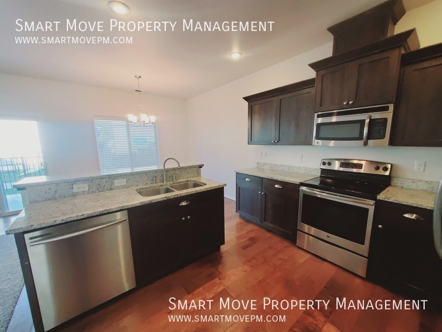 Adorable Two Story off Maple Grove. Neighborhood Pool, Park, Gym. Yard Care included property image