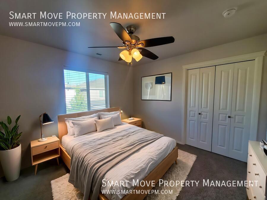 Adorable Two Story off Maple Grove. Neighborhood Pool, Park, Gym. Yard Care included property image