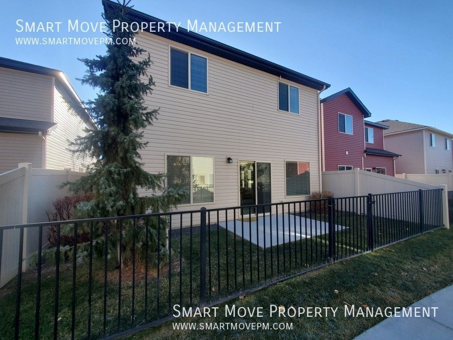 Adorable Two Story off Maple Grove. Neighborhood Pool, Park, Gym. Yard Care included property image
