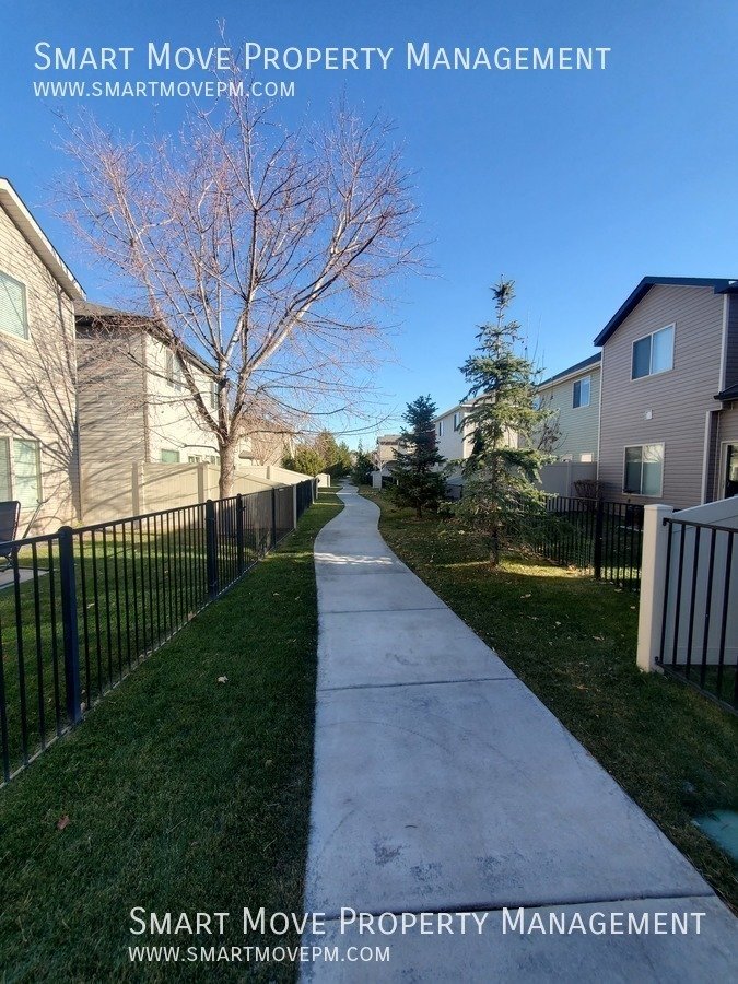 Adorable Two Story off Maple Grove. Neighborhood Pool, Park, Gym. Yard Care included property image