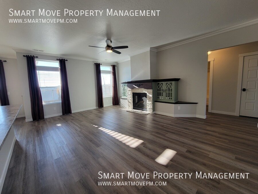 Stunning Meridian 3 bd with flex room. Neighborhood Playground. Move In Credit! property image