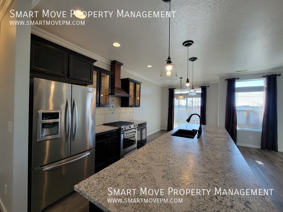 Stunning Meridian 3 bd with flex room. Neighborhood Playground. Move In Credit! property image