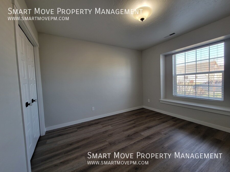Stunning Meridian 3 bd with flex room. Neighborhood Playground. Move In Credit! property image