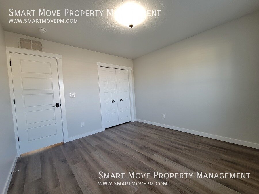 Stunning Meridian 3 bd with flex room. Neighborhood Playground. Move In Credit! property image