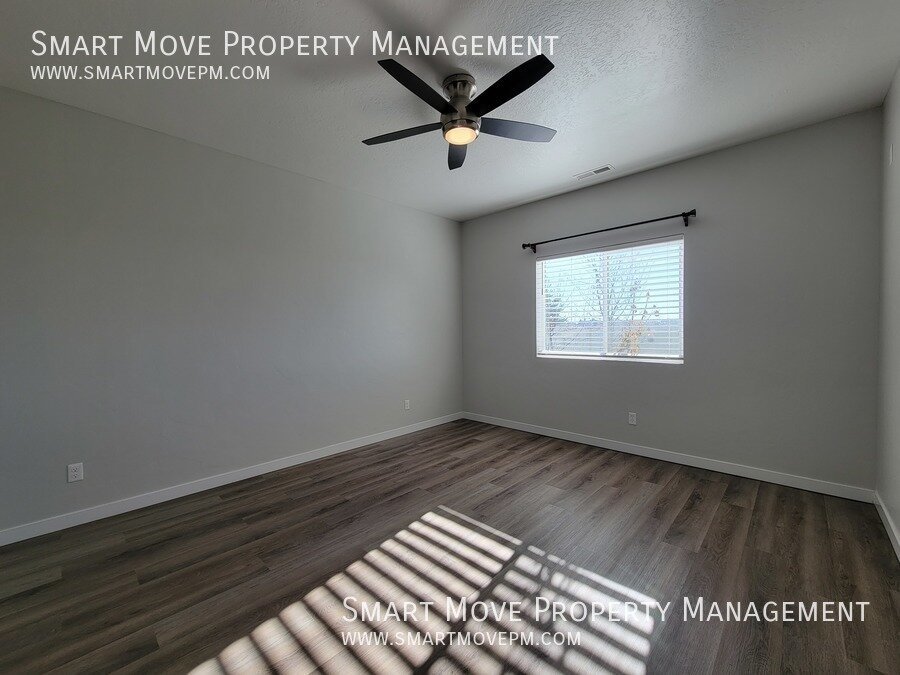 Stunning Meridian 3 bd with flex room. Neighborhood Playground. Move In Credit! property image