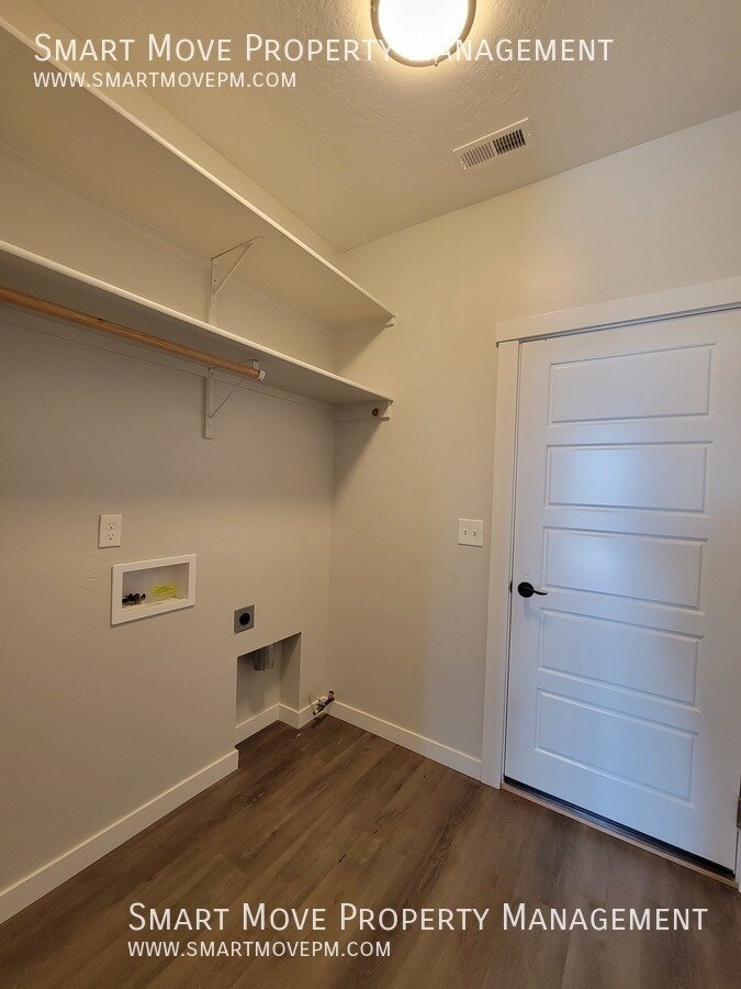 Stunning Meridian 3 bd with flex room. Neighborhood Playground. Move In Credit! property image